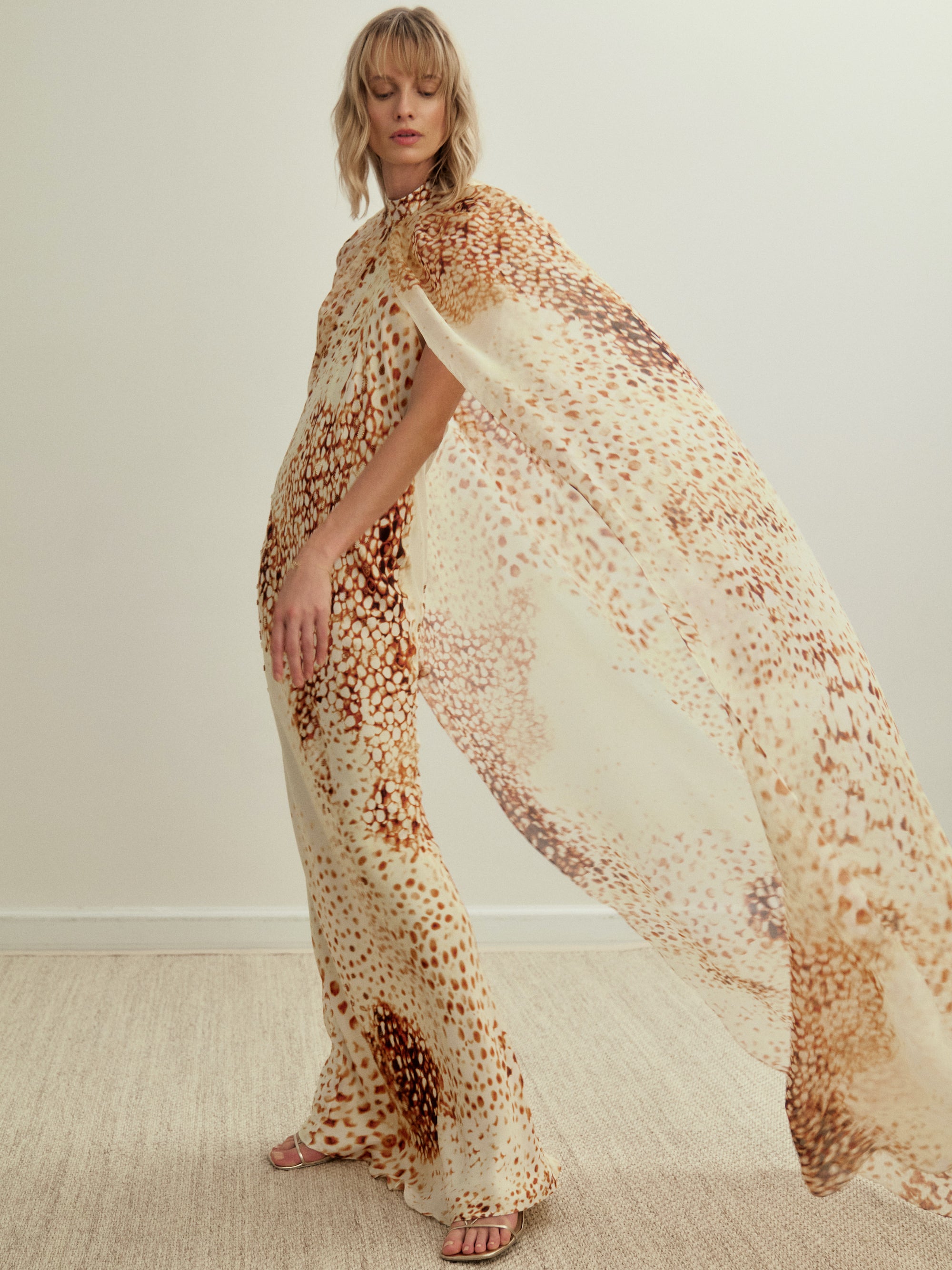 Vestido amarillo de Mikaela