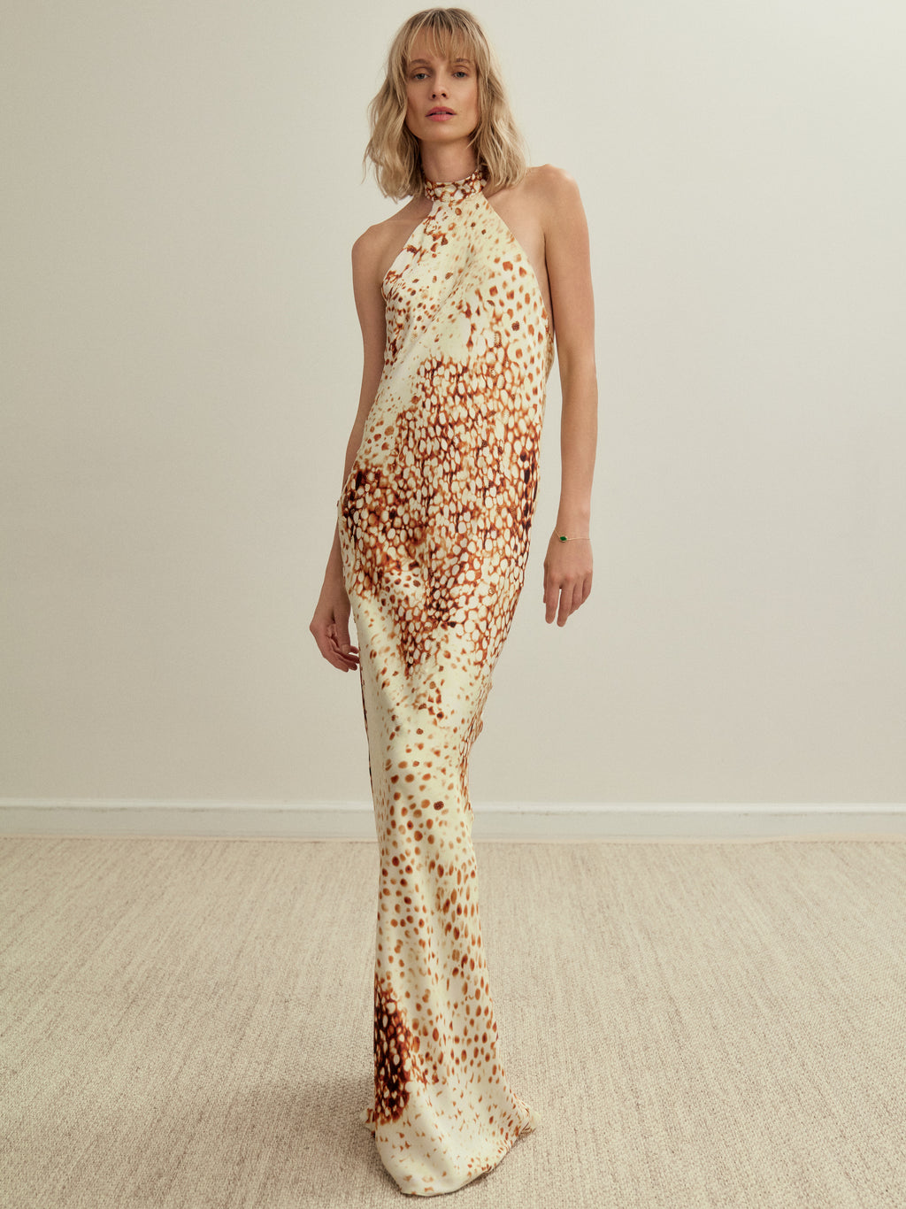 Vestido amarillo de Mikaela