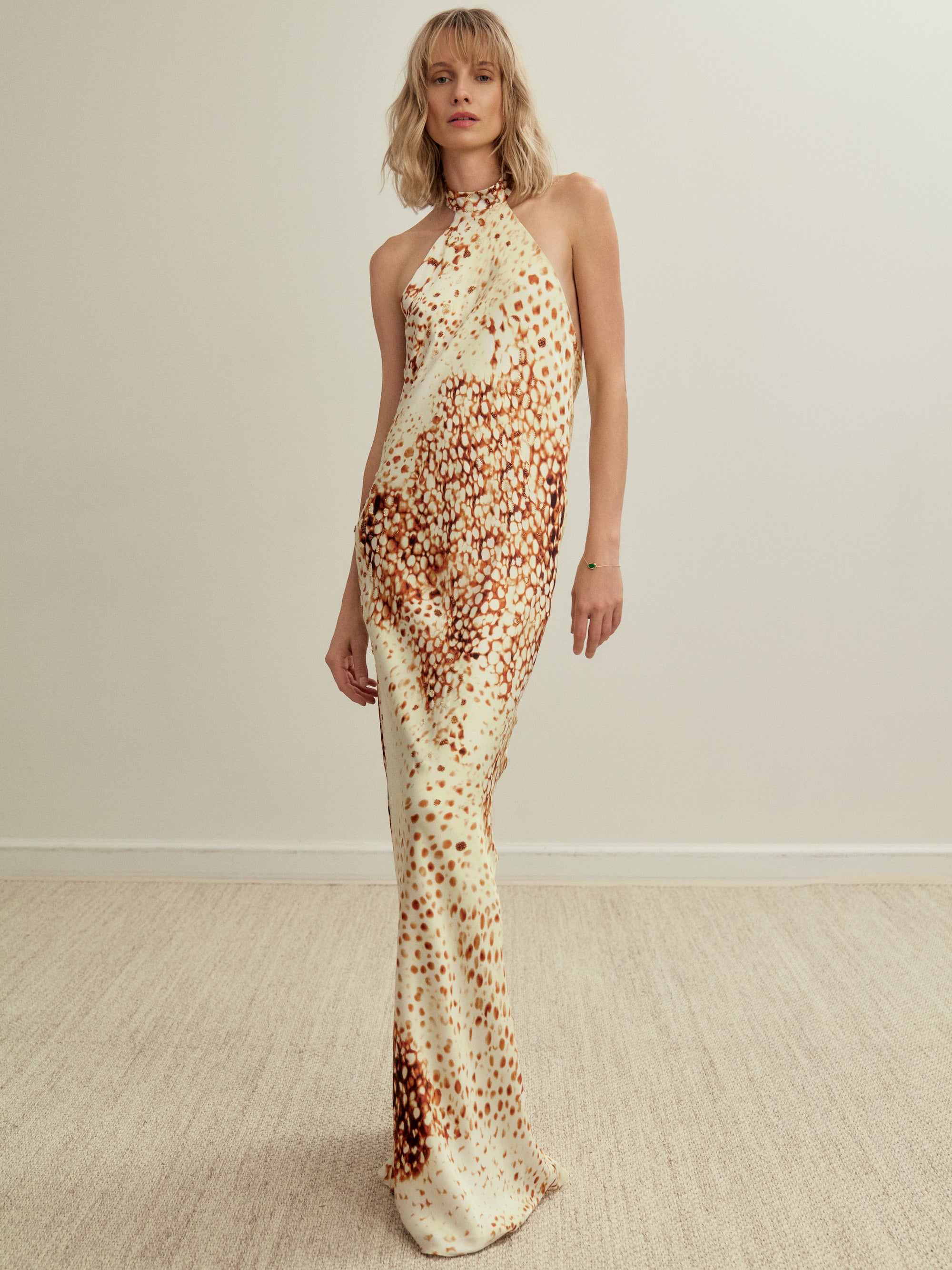 Vestido amarillo de Mikaela
